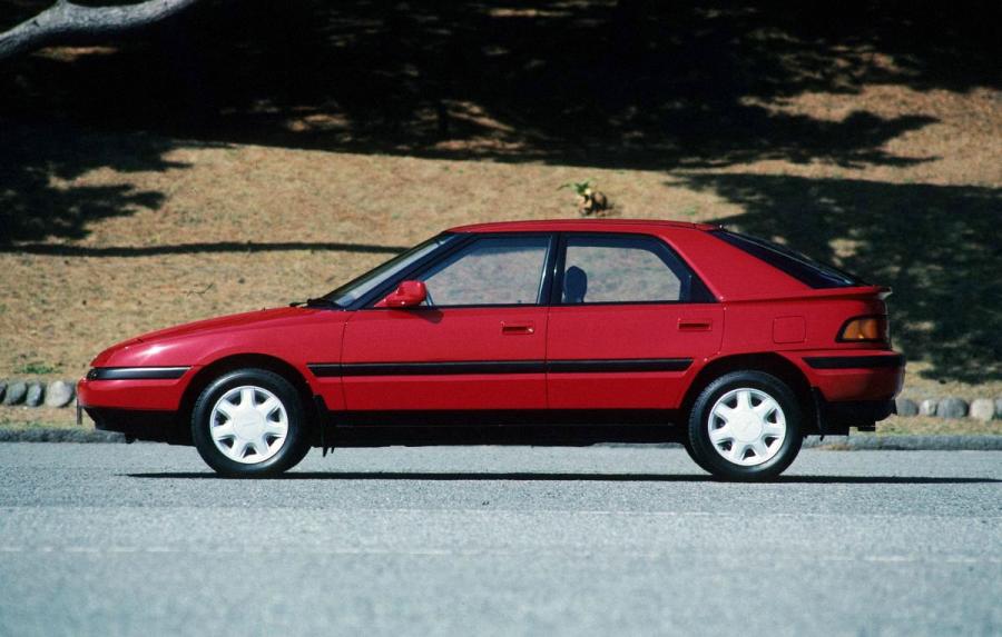  Mazda Familia Astina 1989 года  (фото 7 из 9)